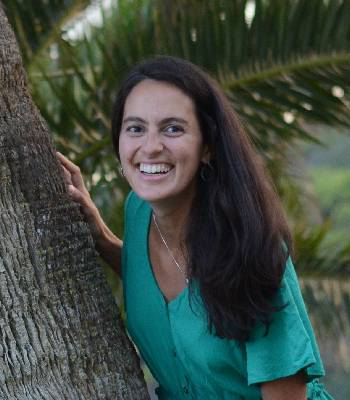 uma foto da autora, Cíntia